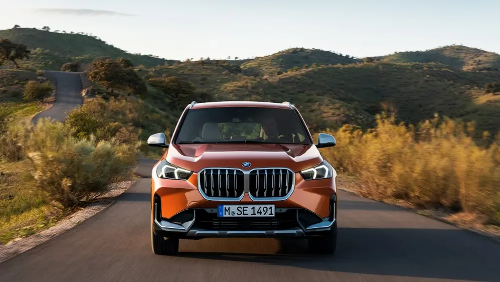 BMW X1, con rasgos más marcados en su frontal.