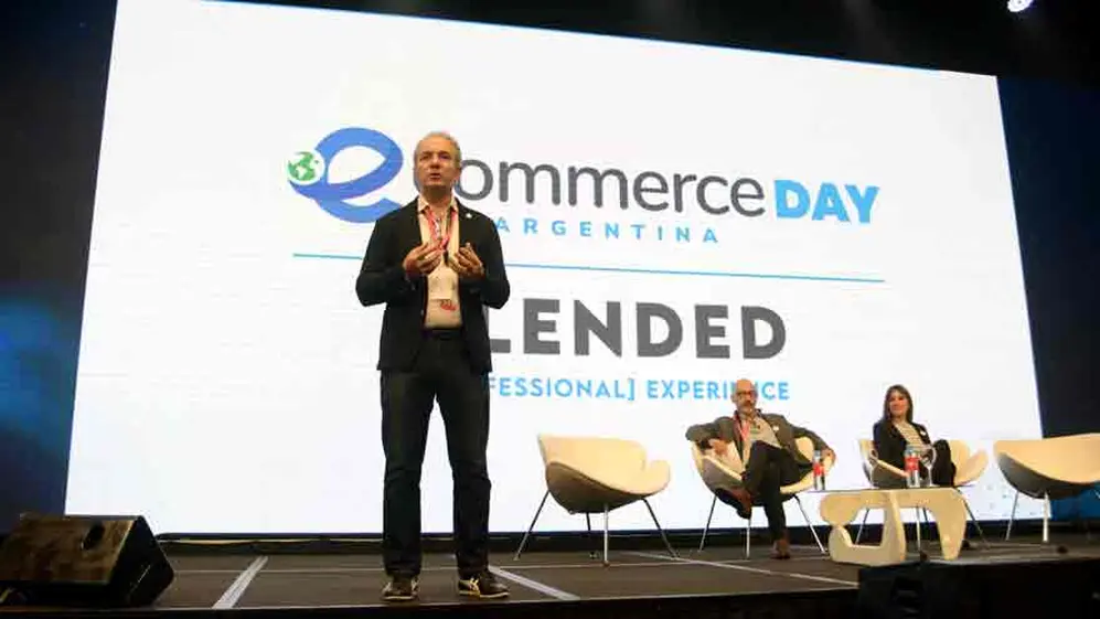 Marcos Pueyrredon habla en una plenaria del eCommerce Day.