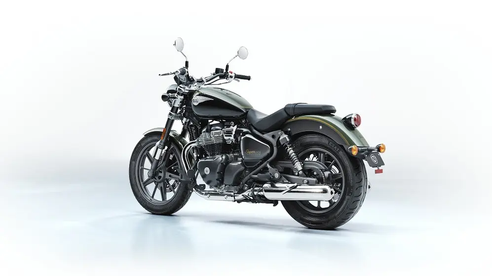 Royal Enfield Super Meteor 650 Interstellar Green.