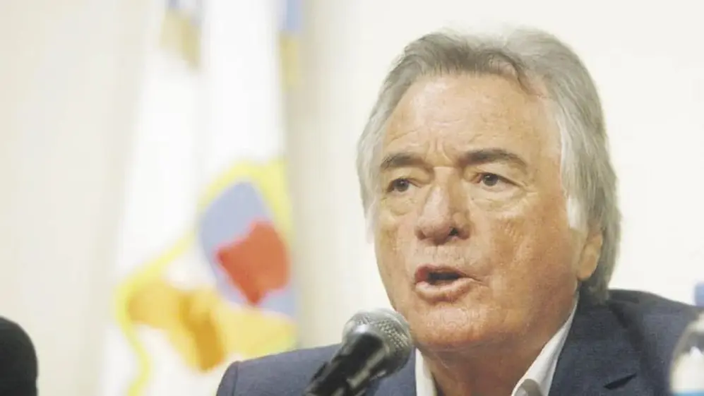 Inclusión de las propinas en las facturas de pago: un viejo pedido de Luis Barrionuevo