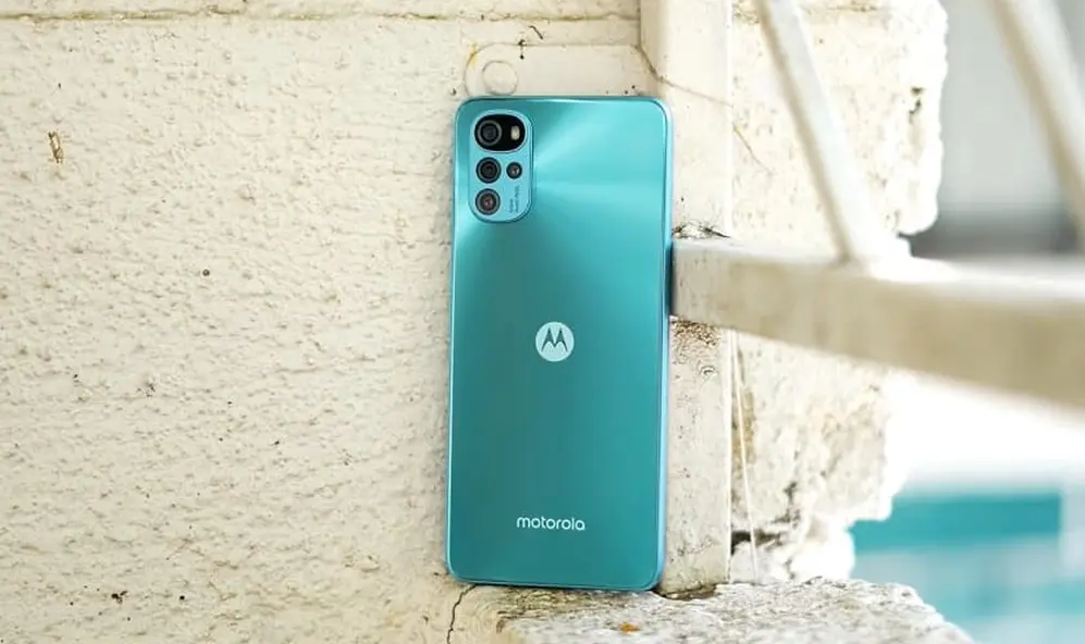Motorola G22 soporta carga rápida de batería.