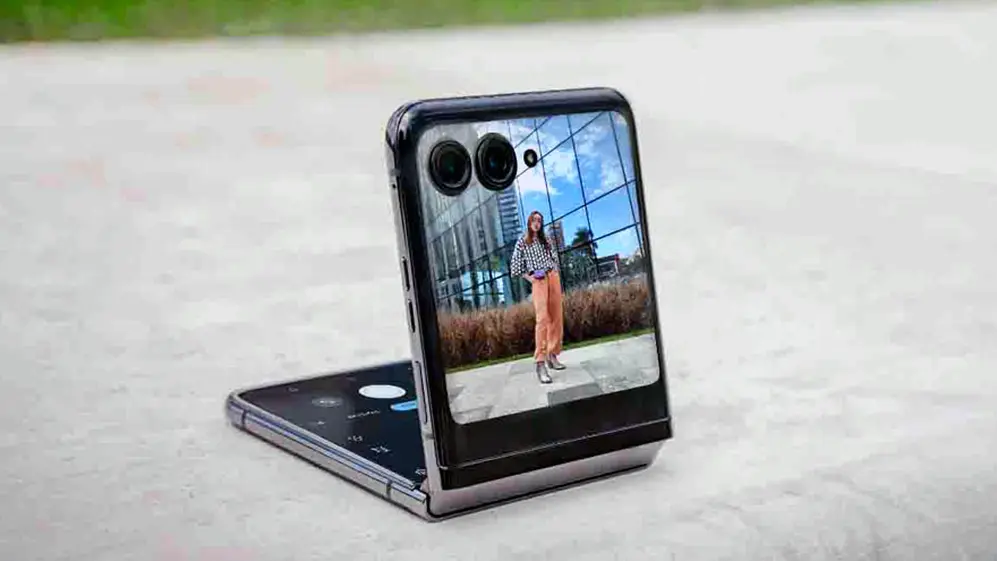Con un celular plegable podés tomarte una selfie con la cámara trasera, de mejor calidad.