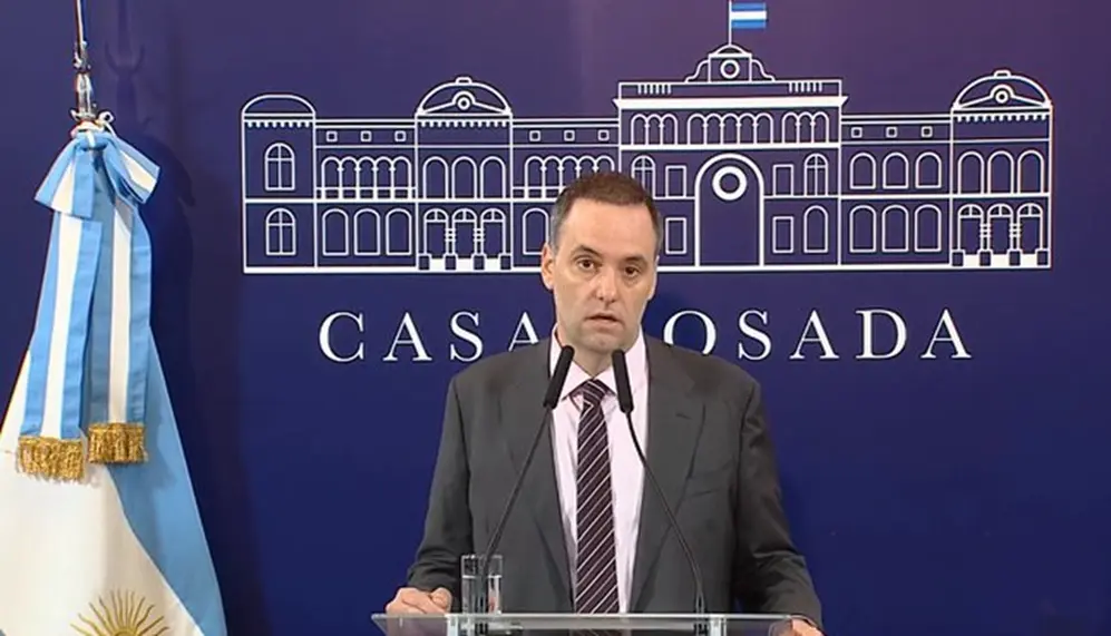 Adorni fustigó a las críticas de 
