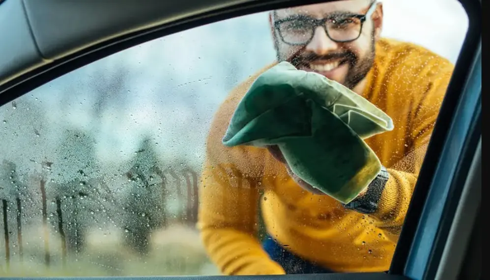 Con dentífrico o crema de afeitar su puede lograr que las gotas resbalen.