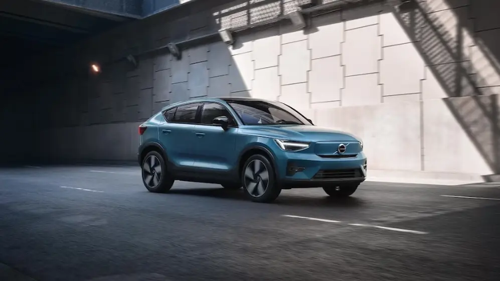 Para los que buscan un modelo más moderno, el C40 tiene líneas más delicadas.