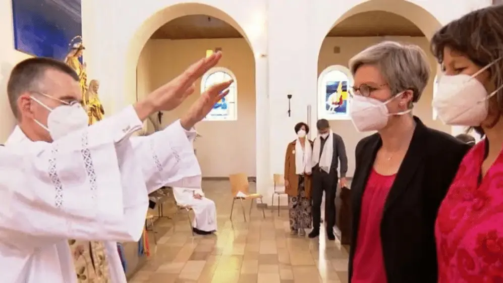 El Papa Francisco defiende la bendición de los homosexuales