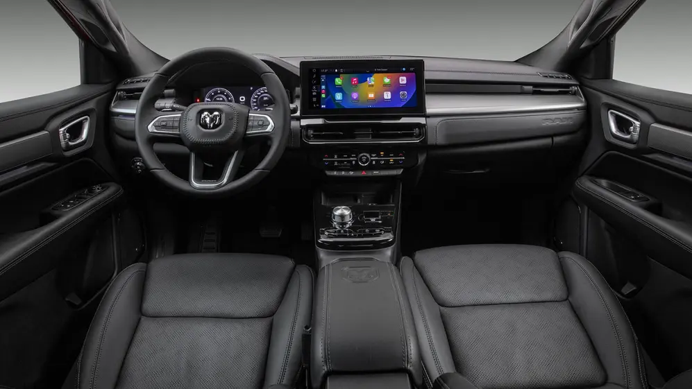 La camioneta de RAM tiene mejot terminación interior,