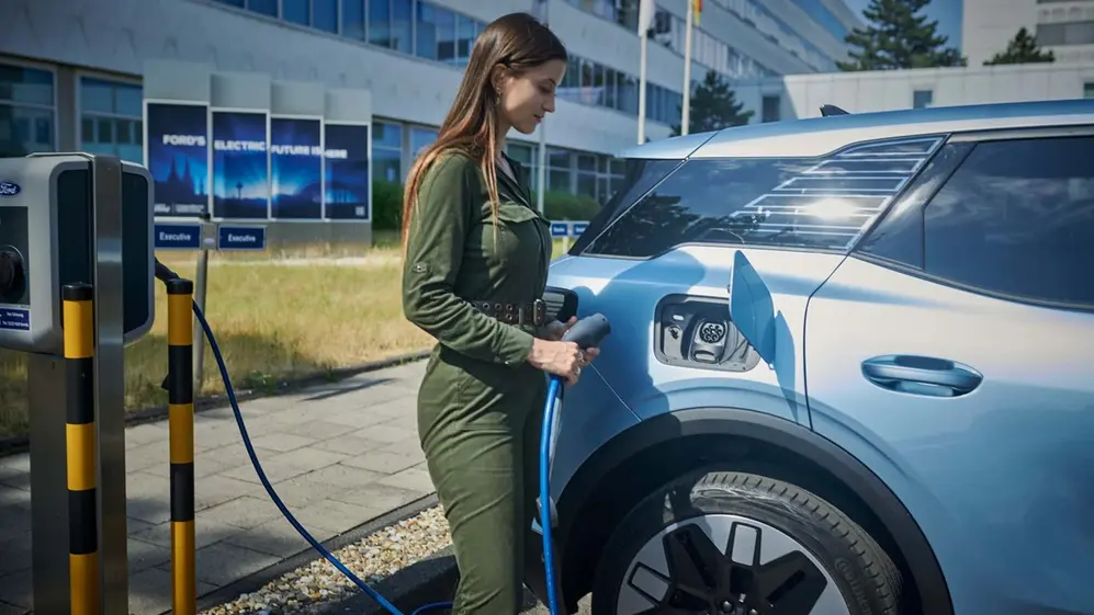 La carga del SUV es rápida en lugares como Europa y en otros mercados usa el cable doméstico.