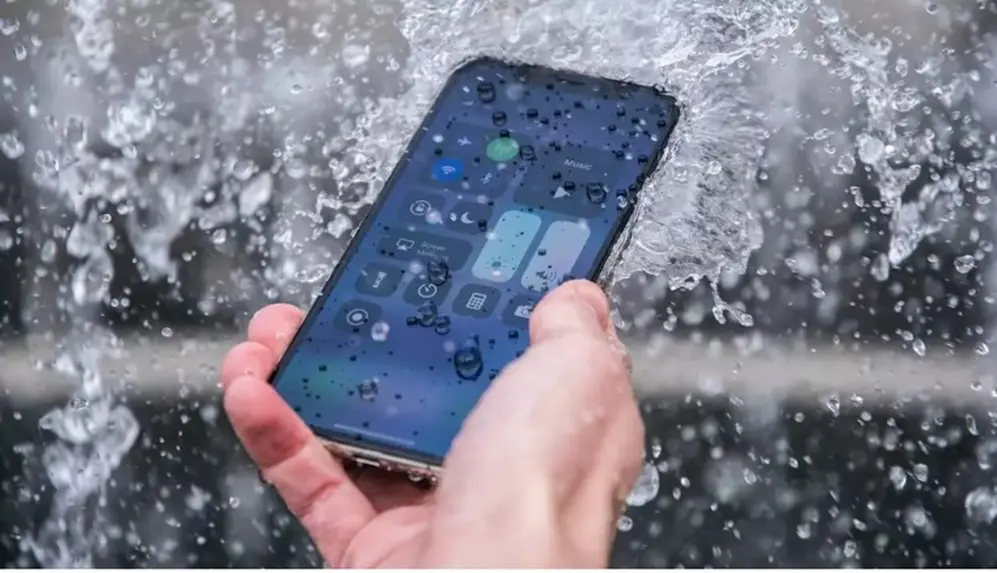 Hay situaciones donde necesariamente se debe usar el celular con una sola mano.