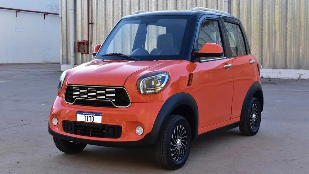 El auto eléctrico Tito se carga en dos horas.