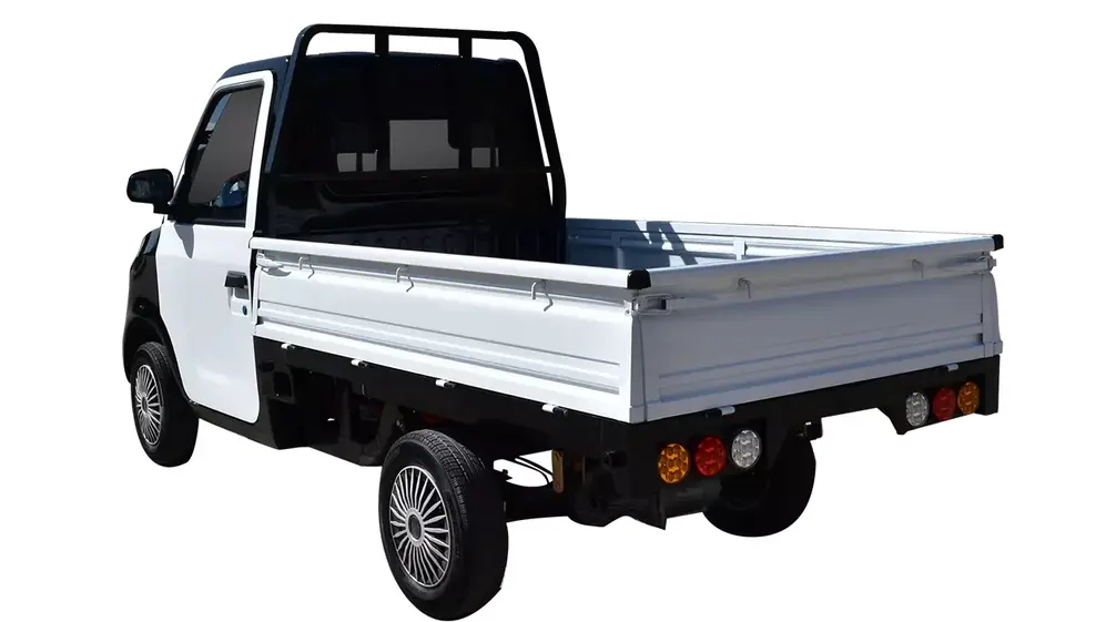 La camioneta eléctrica gasta menos de $100 por kilómetro recorrido.