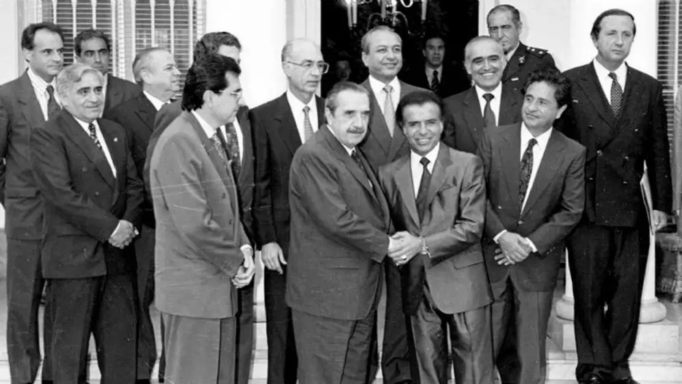 Menem y Alfonsín sellan el Pacto de Olivos.