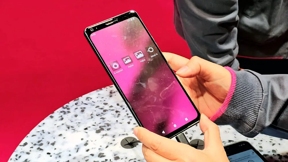 El celular representa un concepto que está en fase de prueba, sin fecha prevista de llegada al mercado.