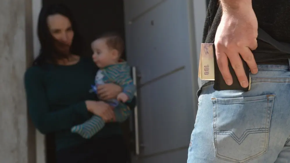 El progenitor o progenitora que no cumple con la cuota alimentaria está vulnerando un derecho de su hijo o hija. 
