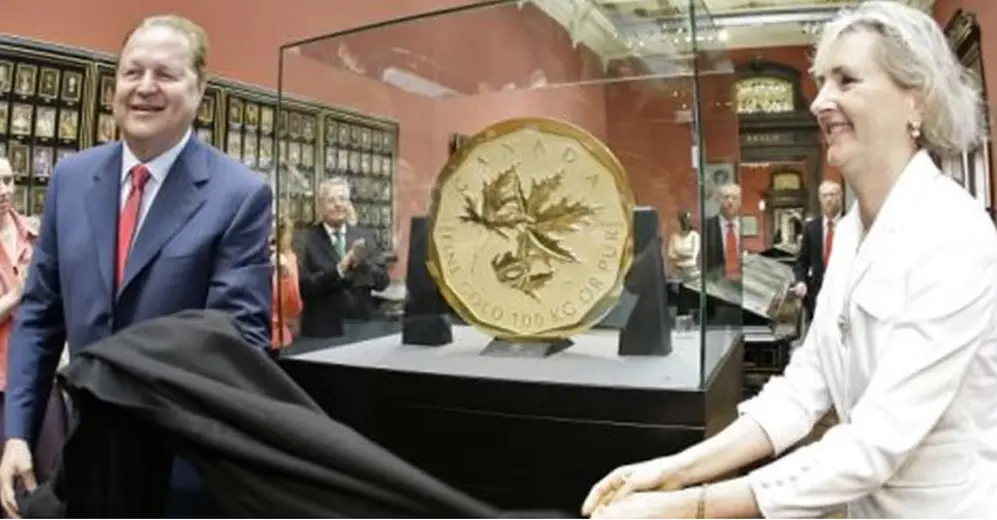 Subasta de la moneda de oro más cara del mundo, la Hoja de Arce canadiense de 5 kilos