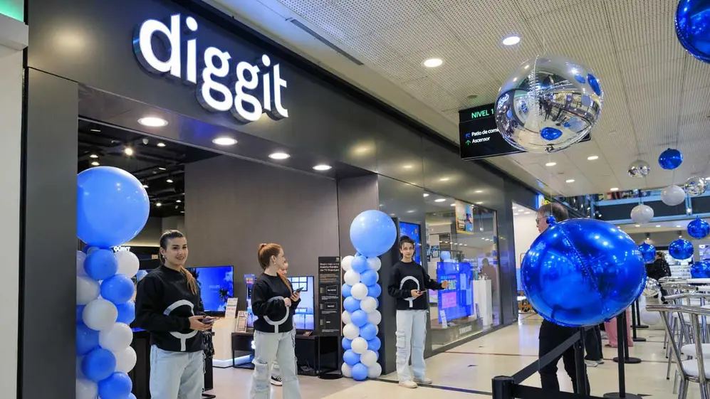 La ianuguración incluyó promociones para la compra de bienes tecnológicos y electrónicos.