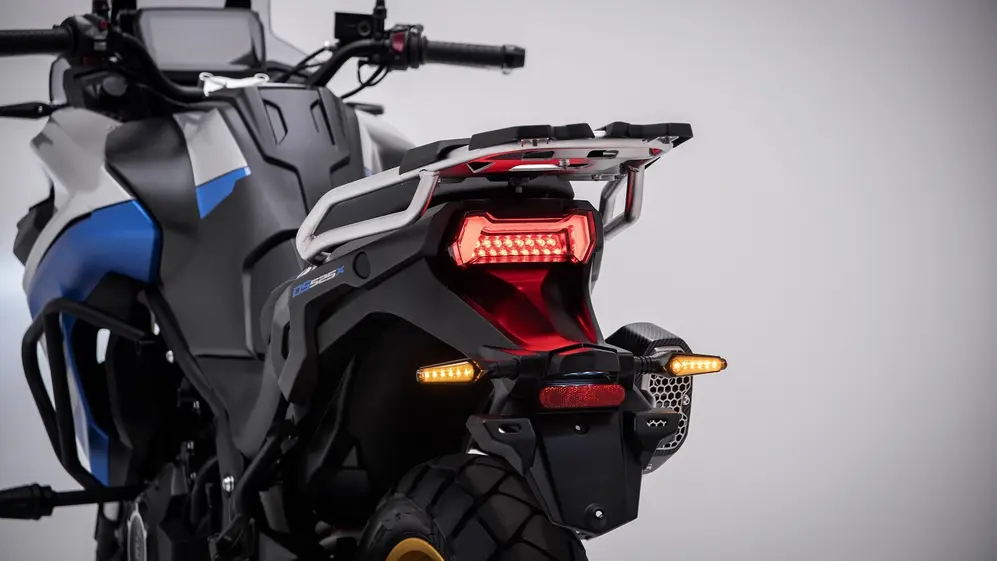 La suspensión de la moto Vogue es con horquilla invertida.