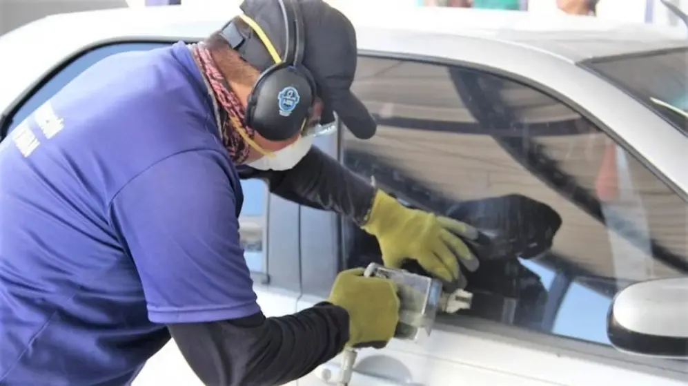 El grabado de autopartes es obligatorio para todos los autos del país