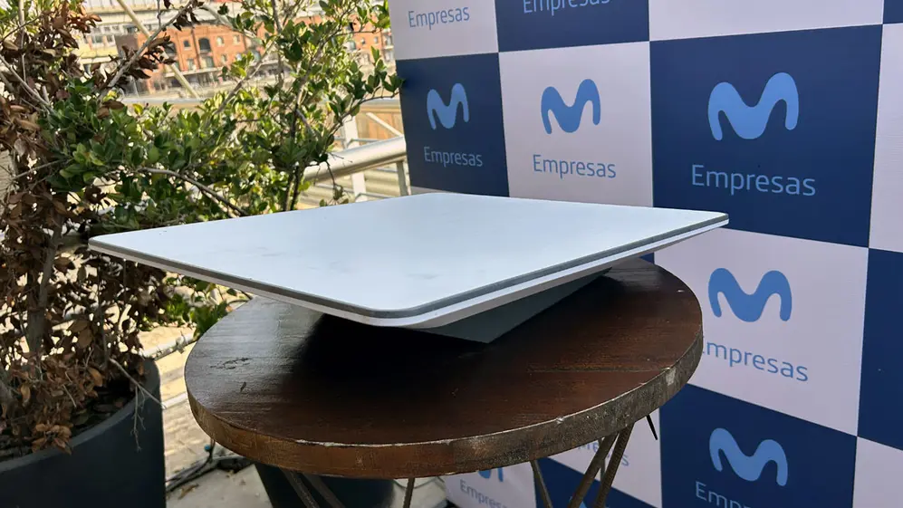 Antena satelital de Movistar Link para servicios empresarios.