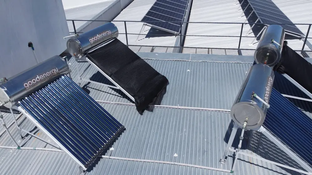 Con la energía solar no solo es posible generar energía y tener agua caliente sin costo, sino que además no dañan el medioambiente