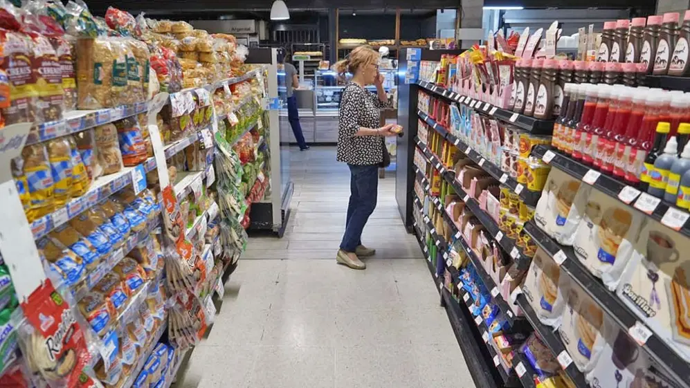 En frutas y verduras, el precio en los supermercados suele ser mucho mayor.