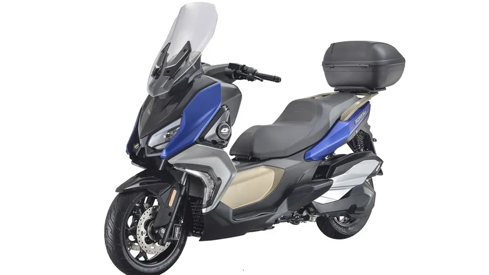 Fort 350, la única scooter de QJMotor en el mercado local.