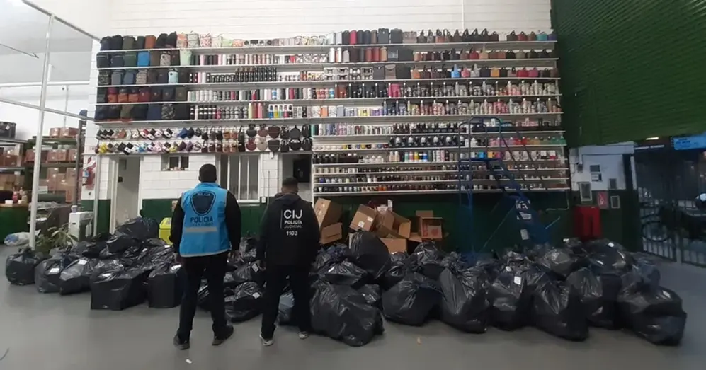 Secuestraron más de 2.300 termos potencialmente tóxicos para la salud que estaban a la venta