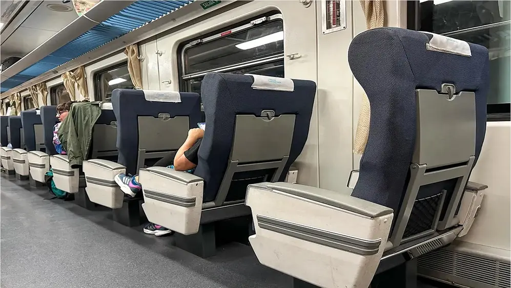Para asegurar la disponibilidad y la organización del servicio, es obligatorio confirmar el viaje entre 72 y 48 horas antes del recorrido