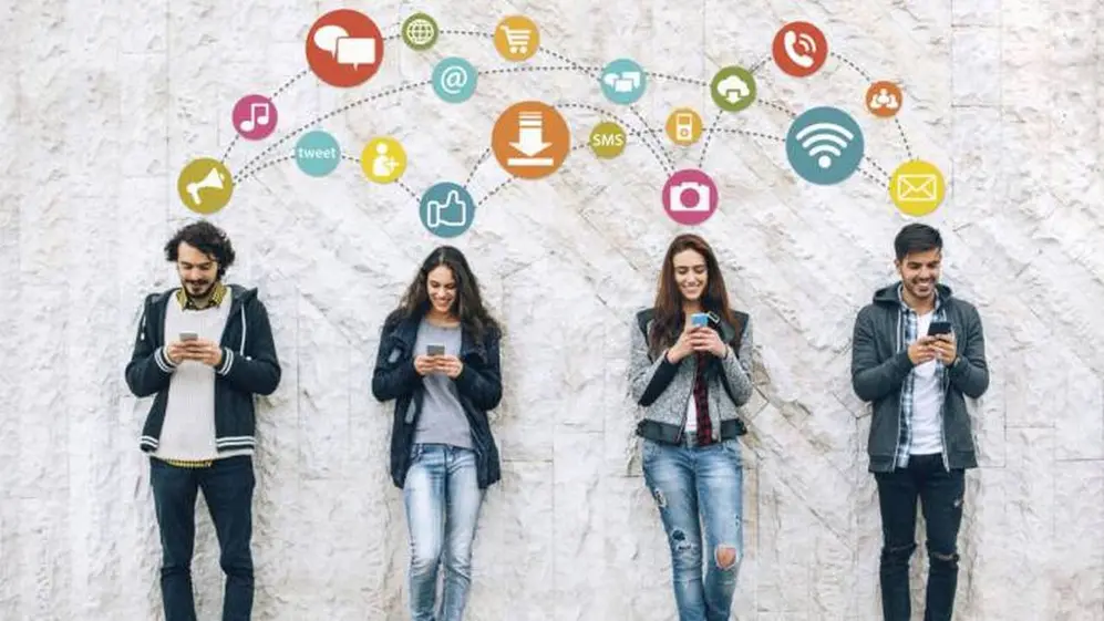 Responder comentarios, realizar preguntas y generar conversaciones con los seguidores ayuda a fortalecer la relación con la audiencia y construir una comunidad sólida