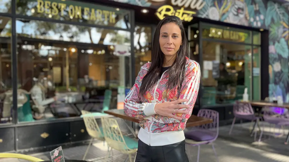 Aunque la pastelería es la especialidad de la cadena, fueron agregando opciones saladas para completar una experiencia gastronómica para la mañana, el mediodía, la tarde y la noche