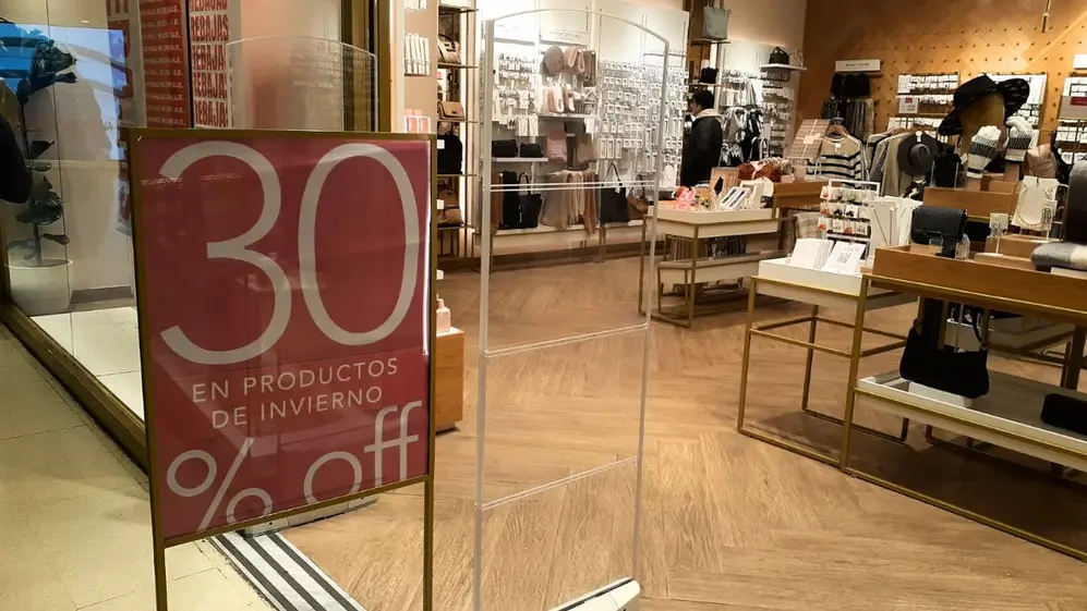 En algunos locales, ofrecen descuentos de hasta 30% en productos de invierno