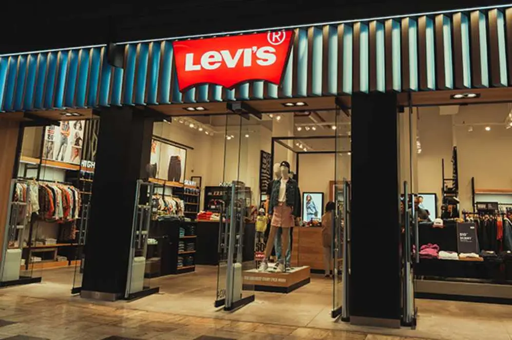 Soleil Outlet cuenta con una gran cantidad de marcas de ropa, entre ellas Levi
