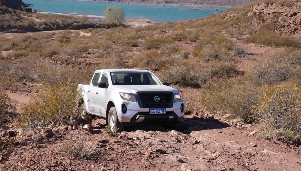 La camioneta Nissan Frontier comparte el mismo motor 2.3L con la Alaskan.