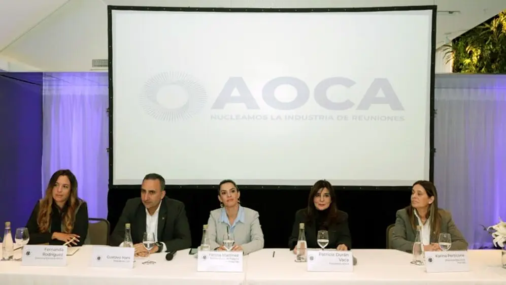 De izquierda a derecha: Fernanda Rodríguez, Gustavo Hani, Yanina Martínez, Patricia Durán Vaca y Karina Perticone.