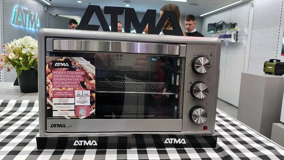Modelo de horno grill y freidora de aire Atma.