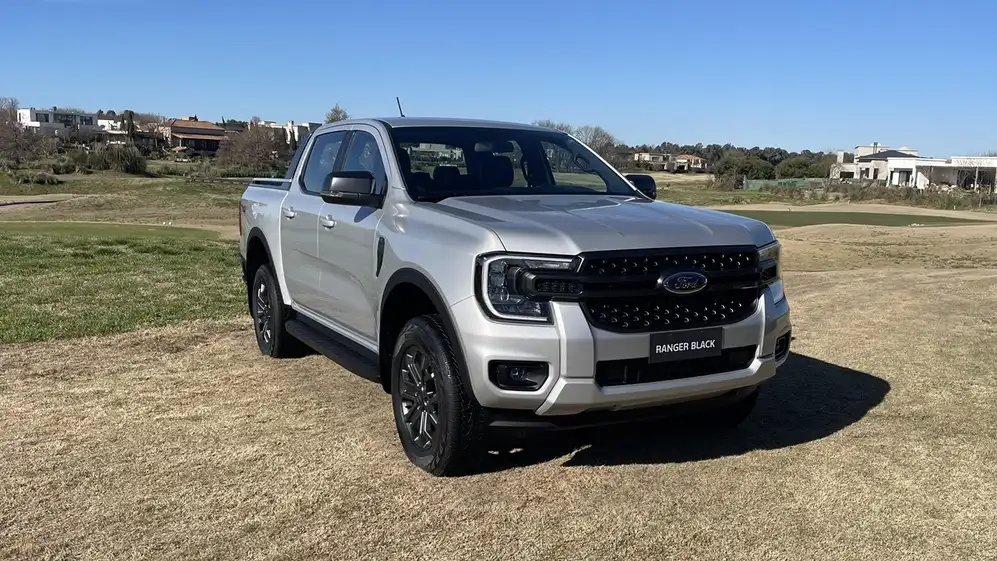 La versión Ranger Black también viene en color gris plata