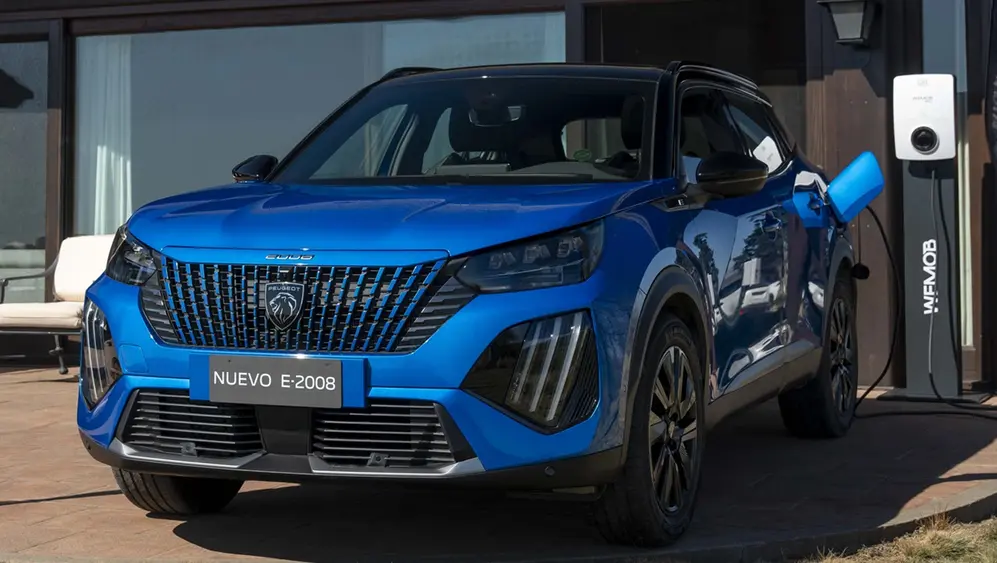 El Peugeot E-2008 es un eléctrico que llegará este año al país.