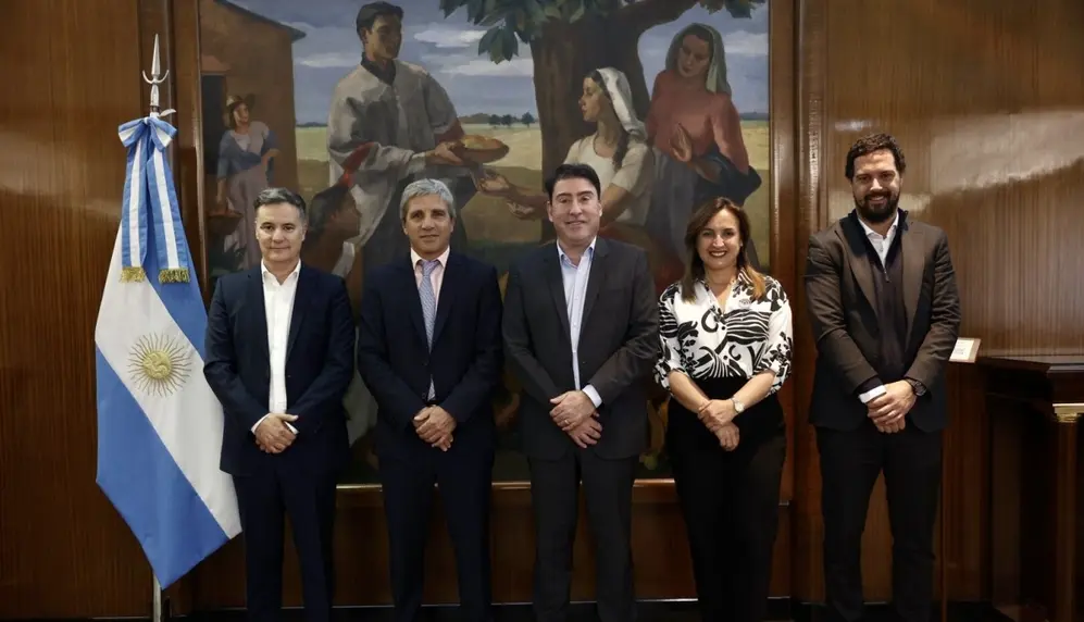 Directivos de Renault y del Gobierno anunciaron la inversión.