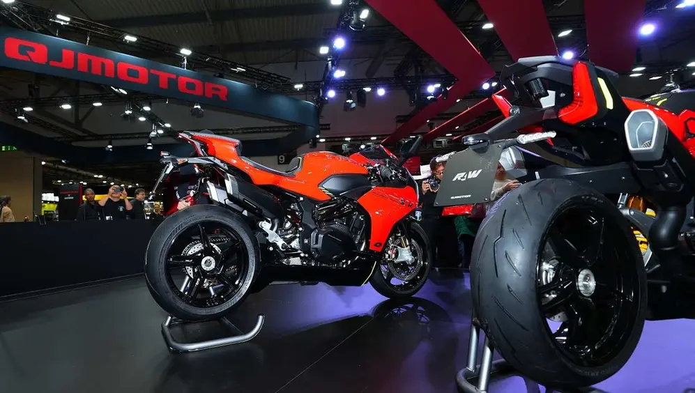 QJ y su gran apuesta en Milán: la moto de 1000 cc.