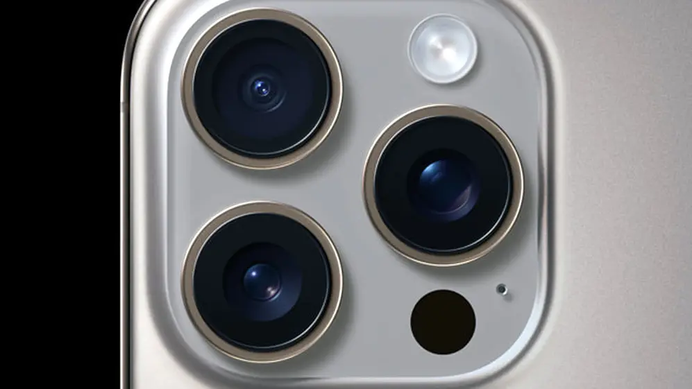 Cámaras traseras del iPhone 16 Pro Max.