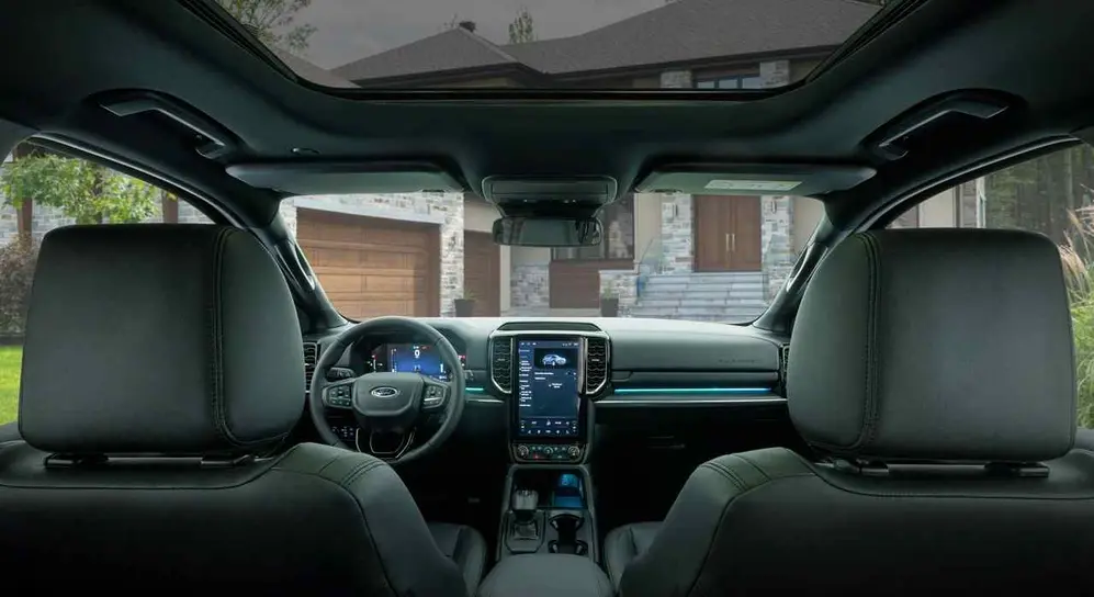 El nuevo SUV tiene una pantalla digital vertical y conexión inalámbrica.