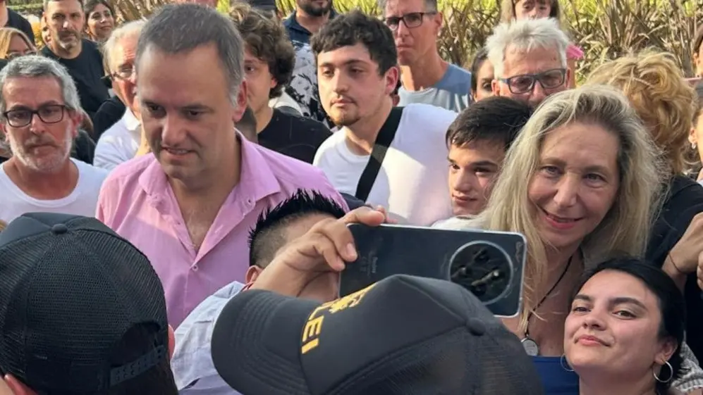 Karina Milei y Manuel Adorni en el acto del sábado por la tarde en Recoleta 