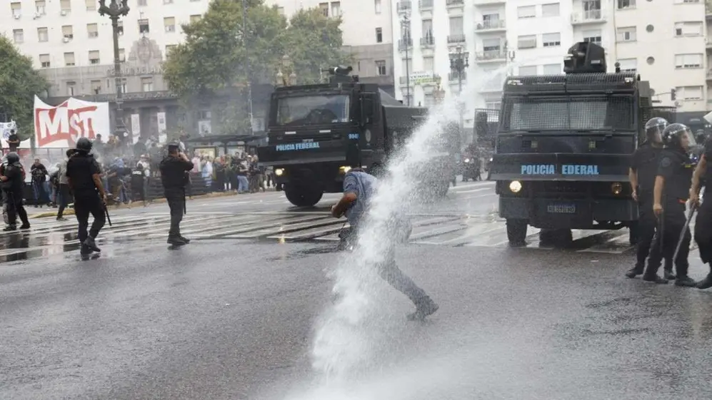 Las imágenes de los incidentes frente al Congreso