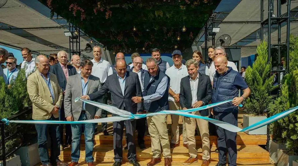 Directivos del Banco Nación y del Gobierno inauguraron el stand en Expoagro.