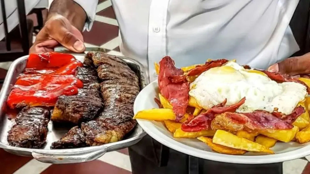 El bodegón se caracteriza por sus platos abundantes y baratos. Además, por su particular ubicación