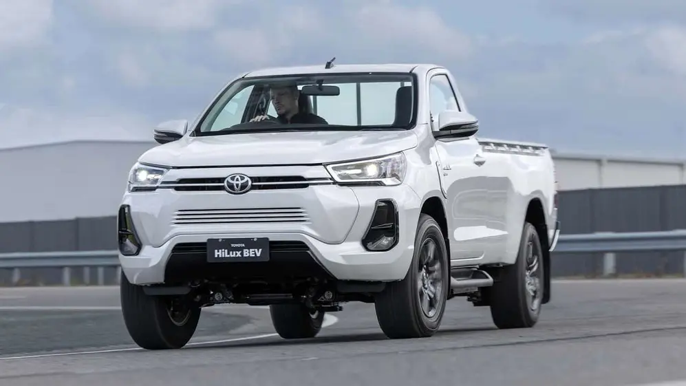 La nueva Hilux tendrá versión eléctrica e híbrida.