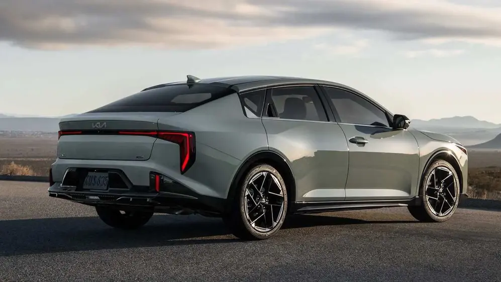 El Kia K4 es el nuevo sedán que llegará al país.