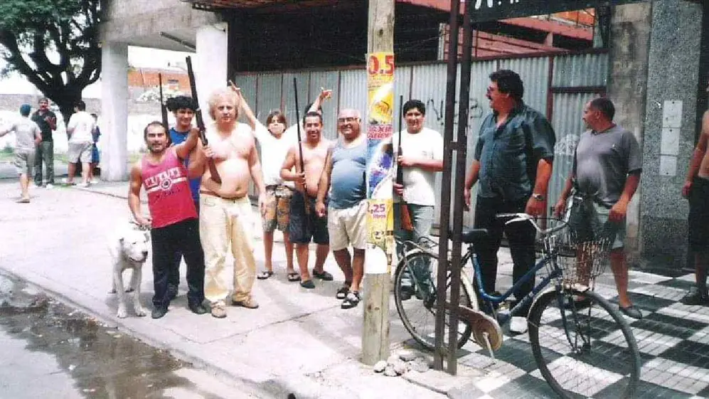 Se defendieron con armas y perros para disuadir y evitar perderlo todo