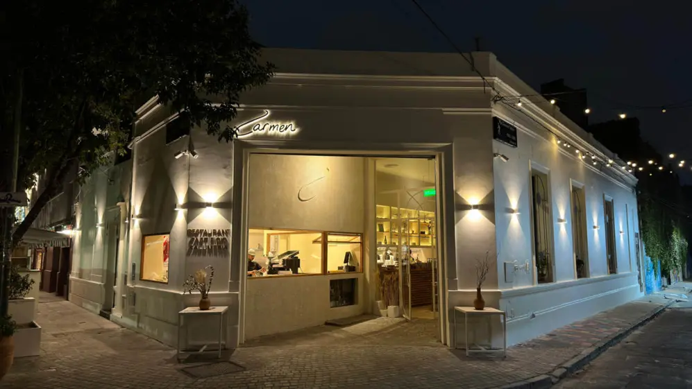 Carmen emociona con pastas de autor y clásicos, en Palermo: sabores intensos y vinos selectos