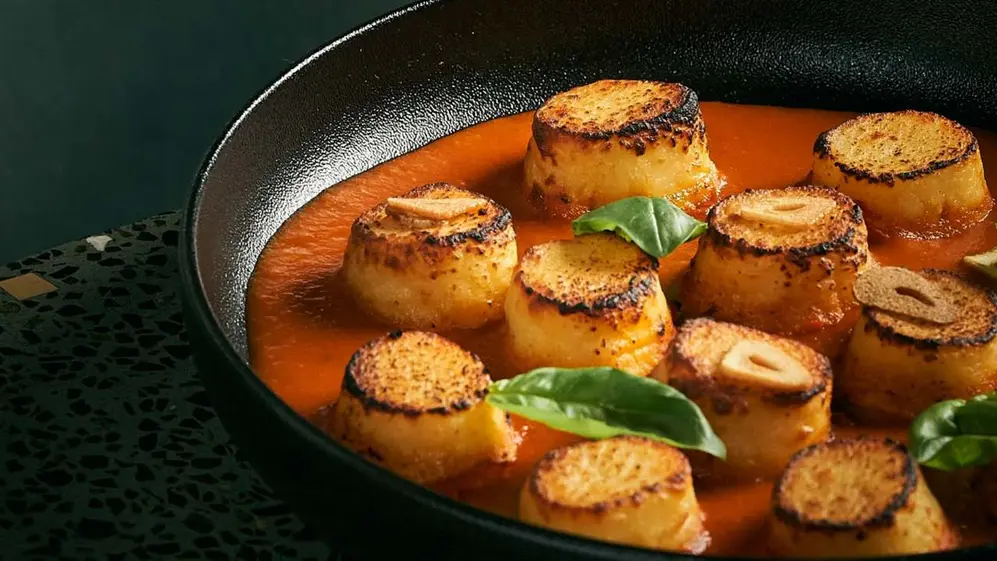 Enero ofrece pastas artesanales en la Costanera, con cocina ítalo-argentina y un entorno elegante.